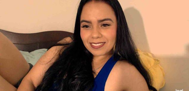 Model - 305lloven petite