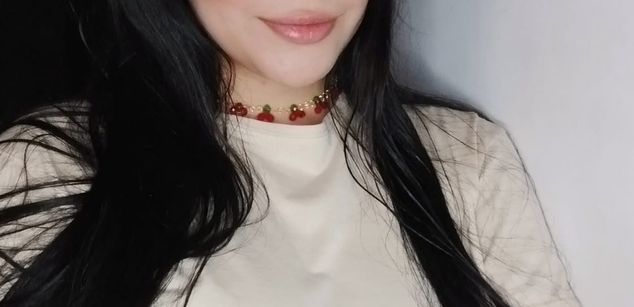 Model - Mia Saenz squirt