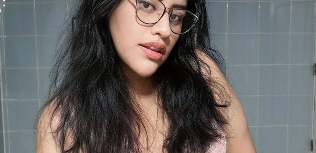 Model - Luana Ambar toys