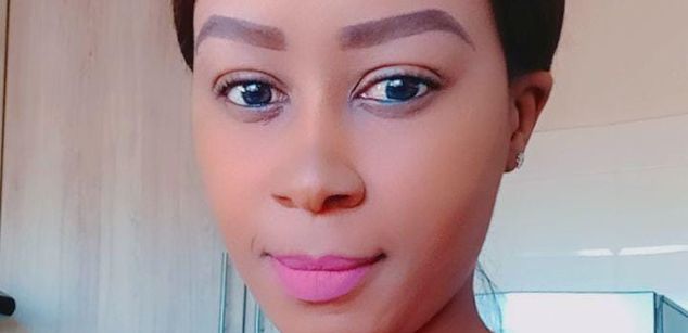 Model - SILINDILE dildo