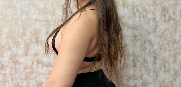 Model - CelesteFerri feet