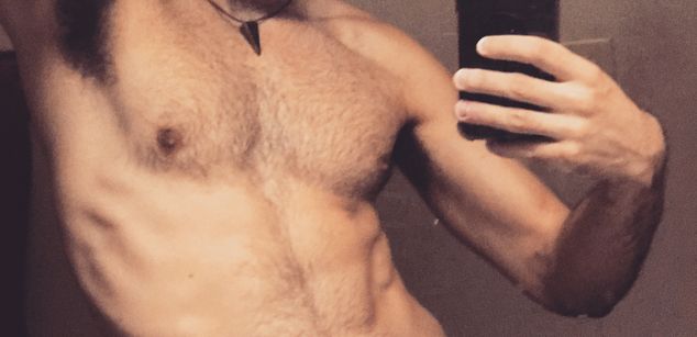 Model - Taryn Holz muscle