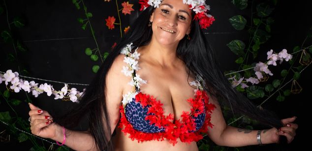 Model - Scarlett Sweet smoke