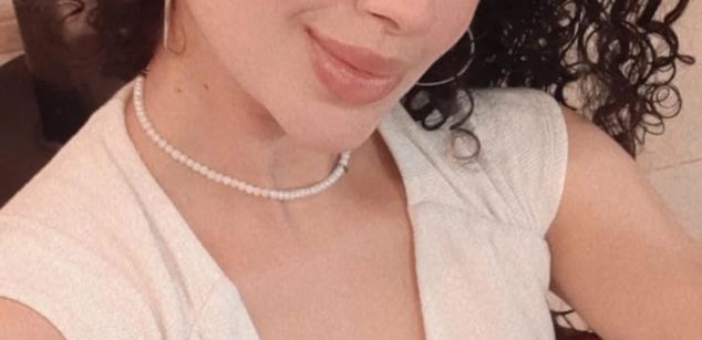 Model - Alaska Blue feet