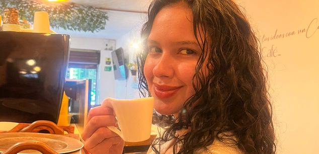 Model - Alaska Blue feet