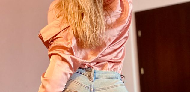 Model - Joanna bigass