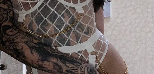 Model - NaomiLisss slim