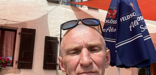 Model - SHARP2991 striptease