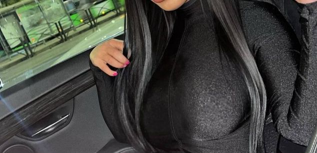 Model - Nikki Skys naughty