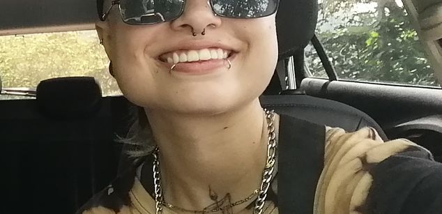 Model - Nicolai masturbation