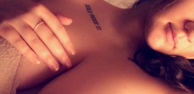 Model - HeyItsLiz masturbation