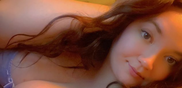 Model - HeyItsLiz masturbation