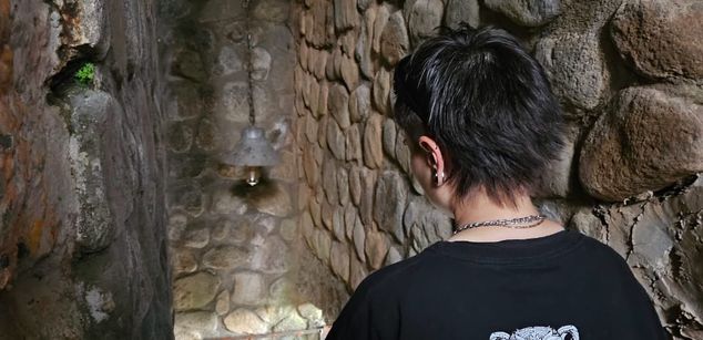 Model - Nicolai masturbation