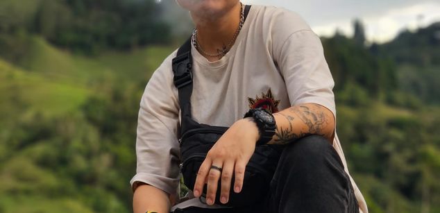 Model - Nicolai masturbation