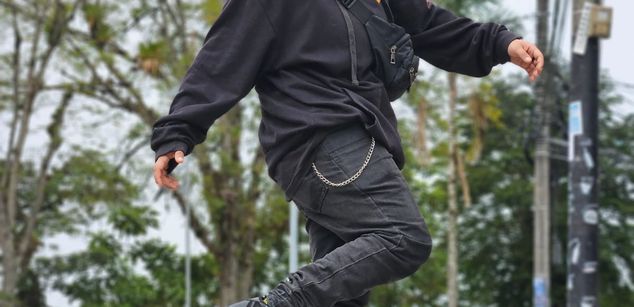 Model - Nicolai masturbation