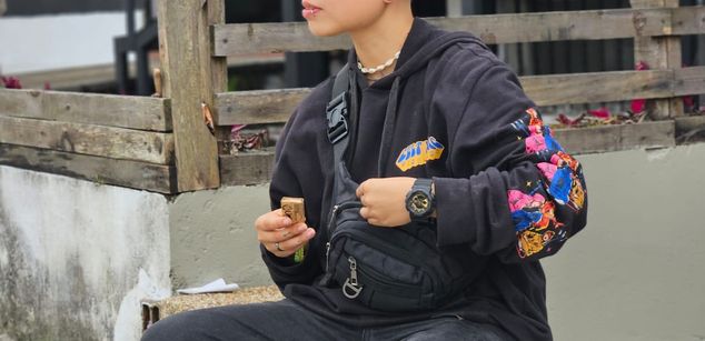 Model - Nicolai masturbation