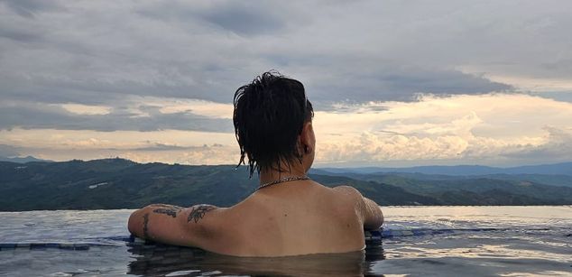 Model - Nicolai masturbation