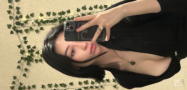 Model - Emily squirt