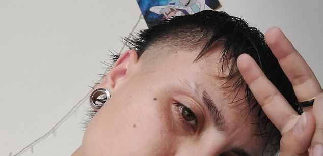 Model - Nicolai masturbation