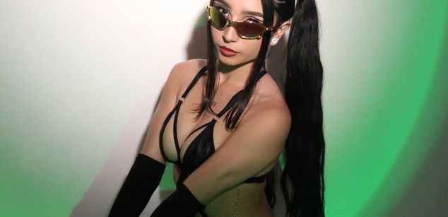 Model - Mia OF artmiajoy young