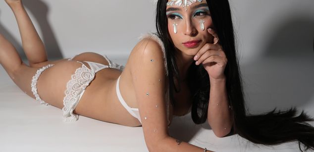 Model - Artmia Joy young