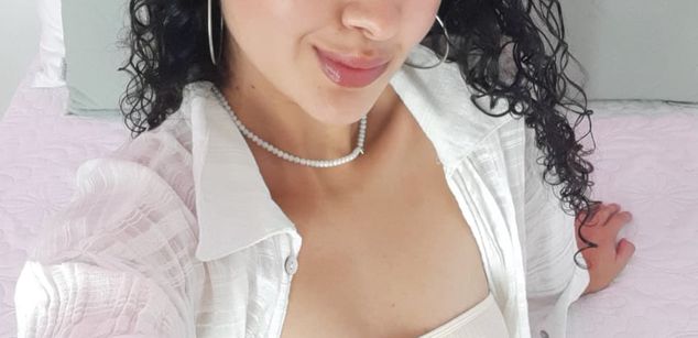 Model - Alaska Blue feet