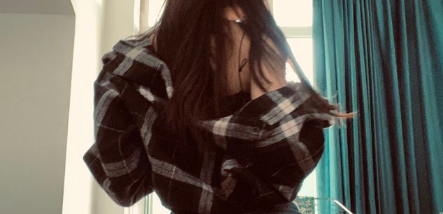 Model - Scarlet Ice young