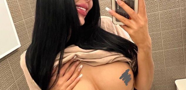 Model - kimberry brunette