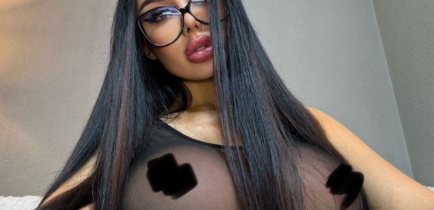 Model - kimberry brunette