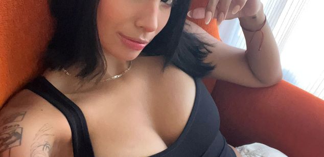 Model - DeuxGold joi