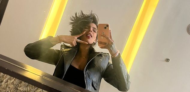 Model - DeuxGold joi