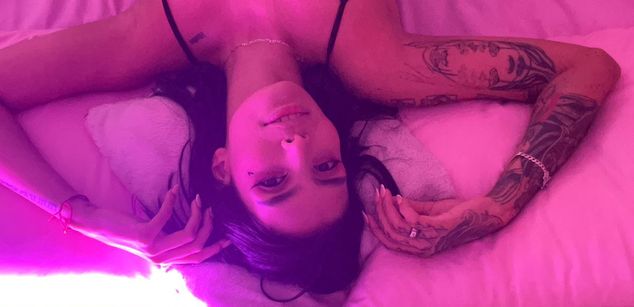 Model - DeuxGold joi