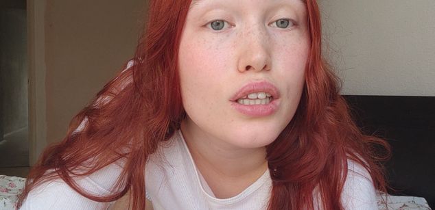 Model - prettyandshy dildo