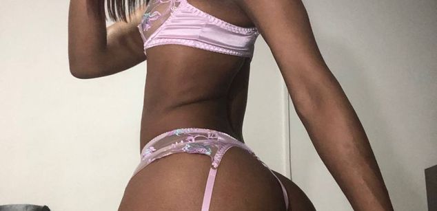 Model - Kimberly Moon bottom