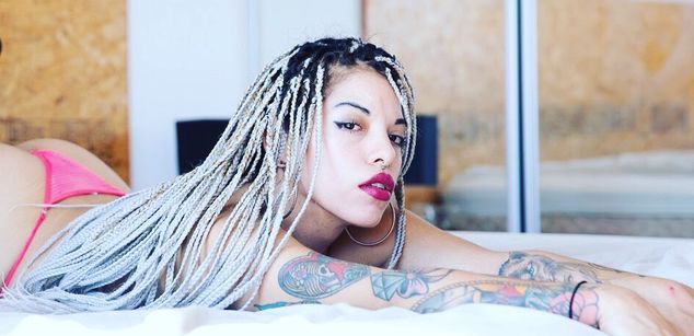 Model - Kendrita hermosasonrisa