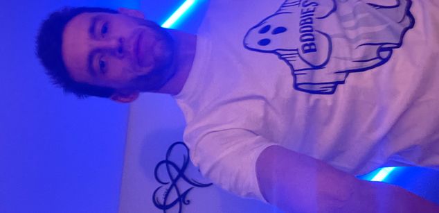 Model - Savageconfidence edging