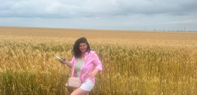 Model - Angela White bigboobs