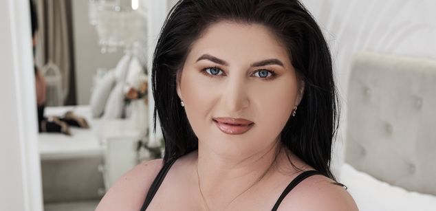 Model - Angela White bigboobs