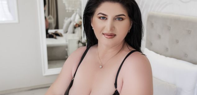 Model - Angela White bigboobs