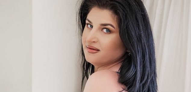 Model - Angela White bigboobs