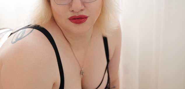 Model - SaraDeMur fetish