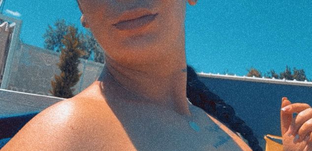 Model - NicolleAbbott edge