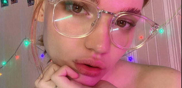 Model - RoxieKendall natural