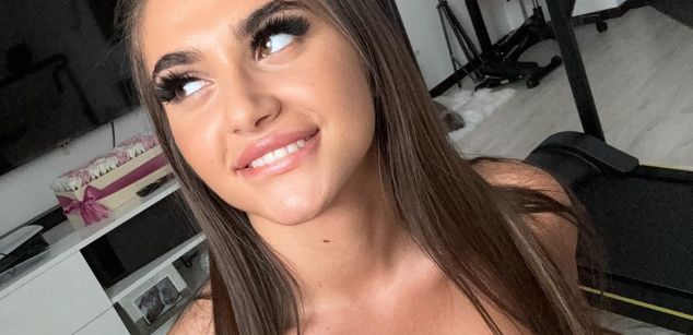 Model - Vanessa Simon LUSH