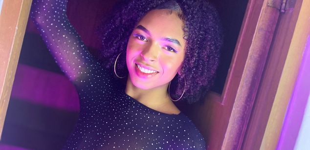 Model - Daiisy Taylor latina