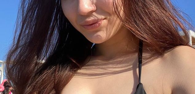 Model - Kristina Valerie natural