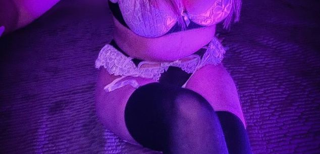 Model - Estel bigass