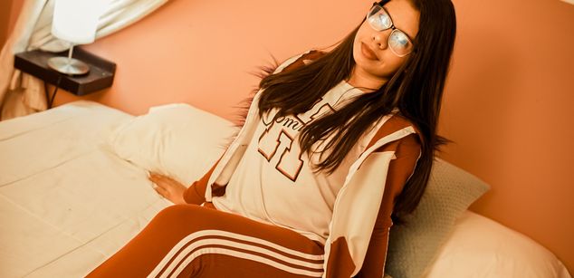 Model - Vahiolet_smith young