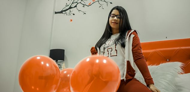 Model - Vahiolet_smith young