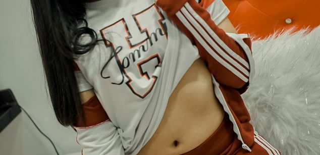 Model - Vahiolet_smith young